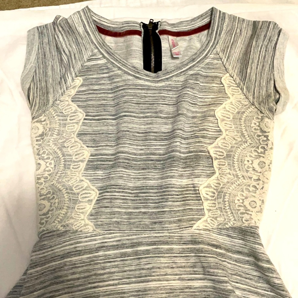 Cap sleeve dress with lace detail!